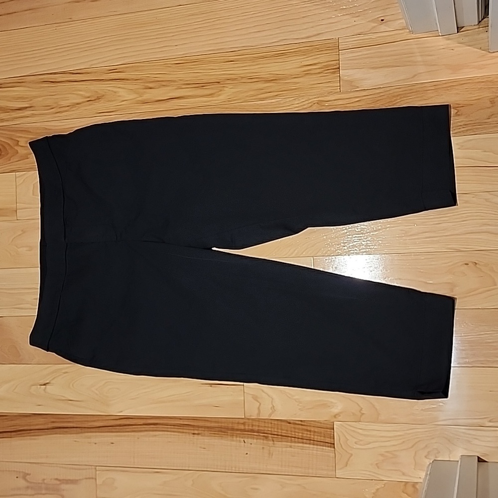 Black cropped pants